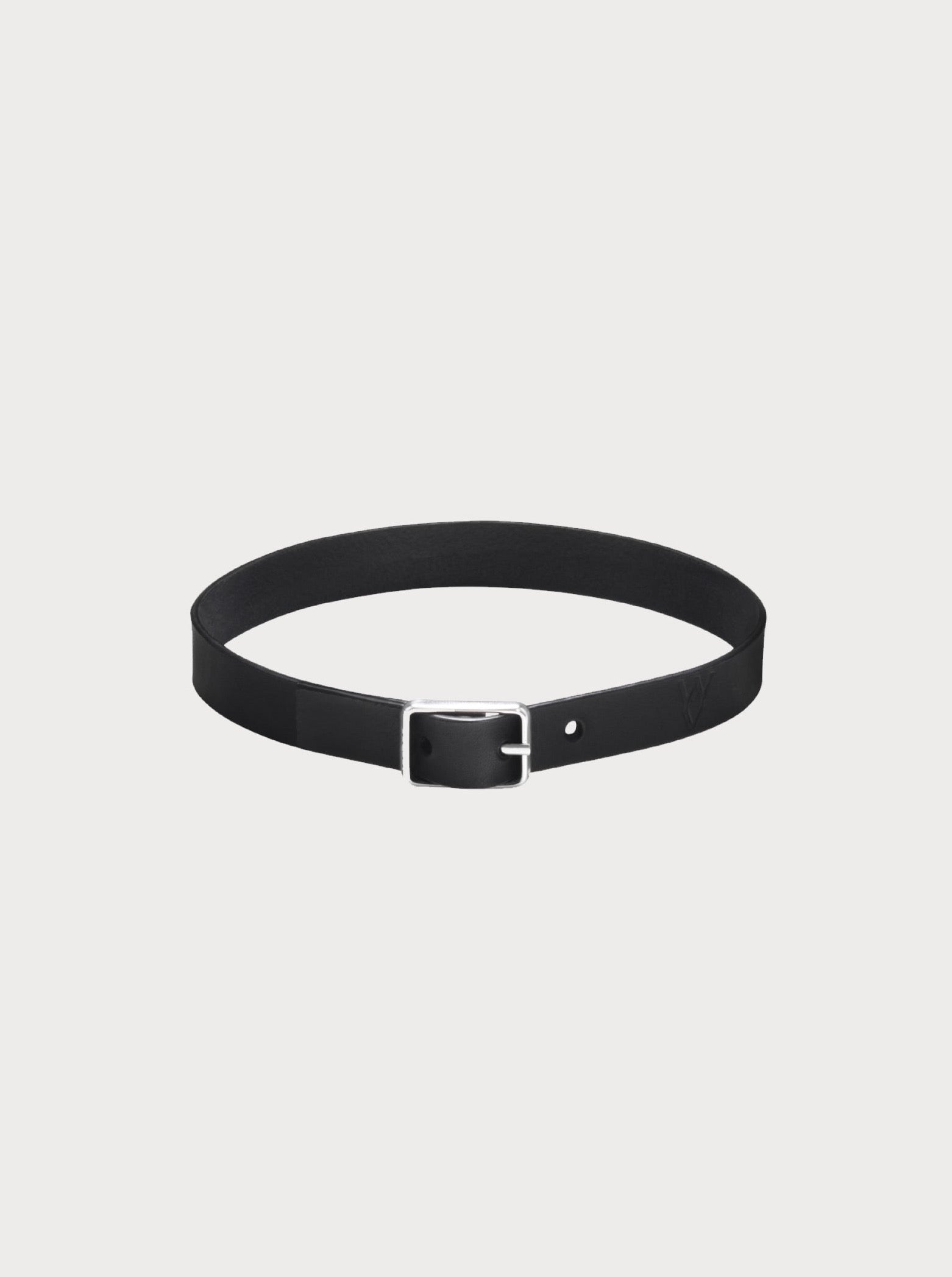 yvy leather minimalist choker in black with silver hardware