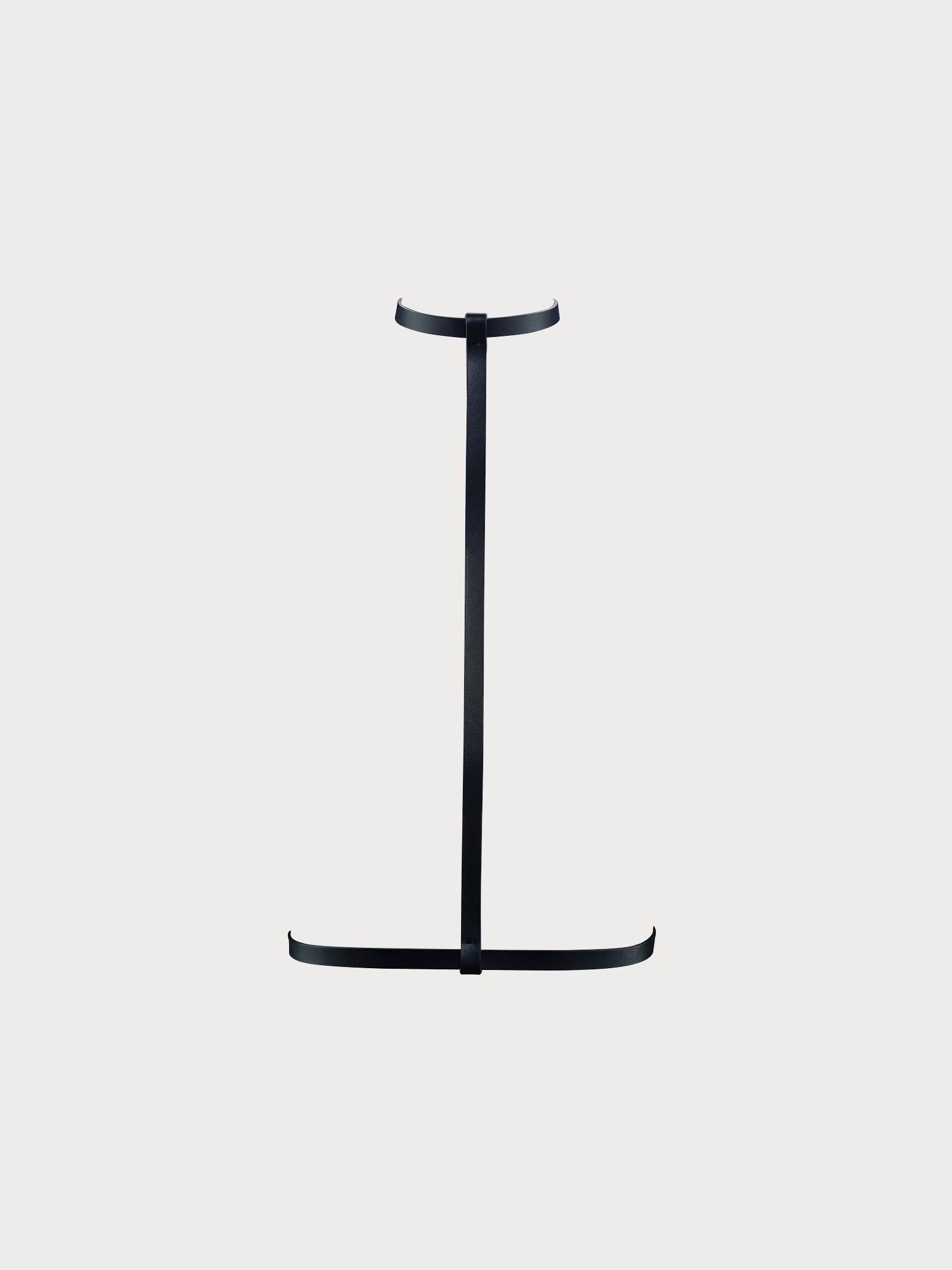 front view of yvy leather minimalist harness in black with one vertical strap in the middle