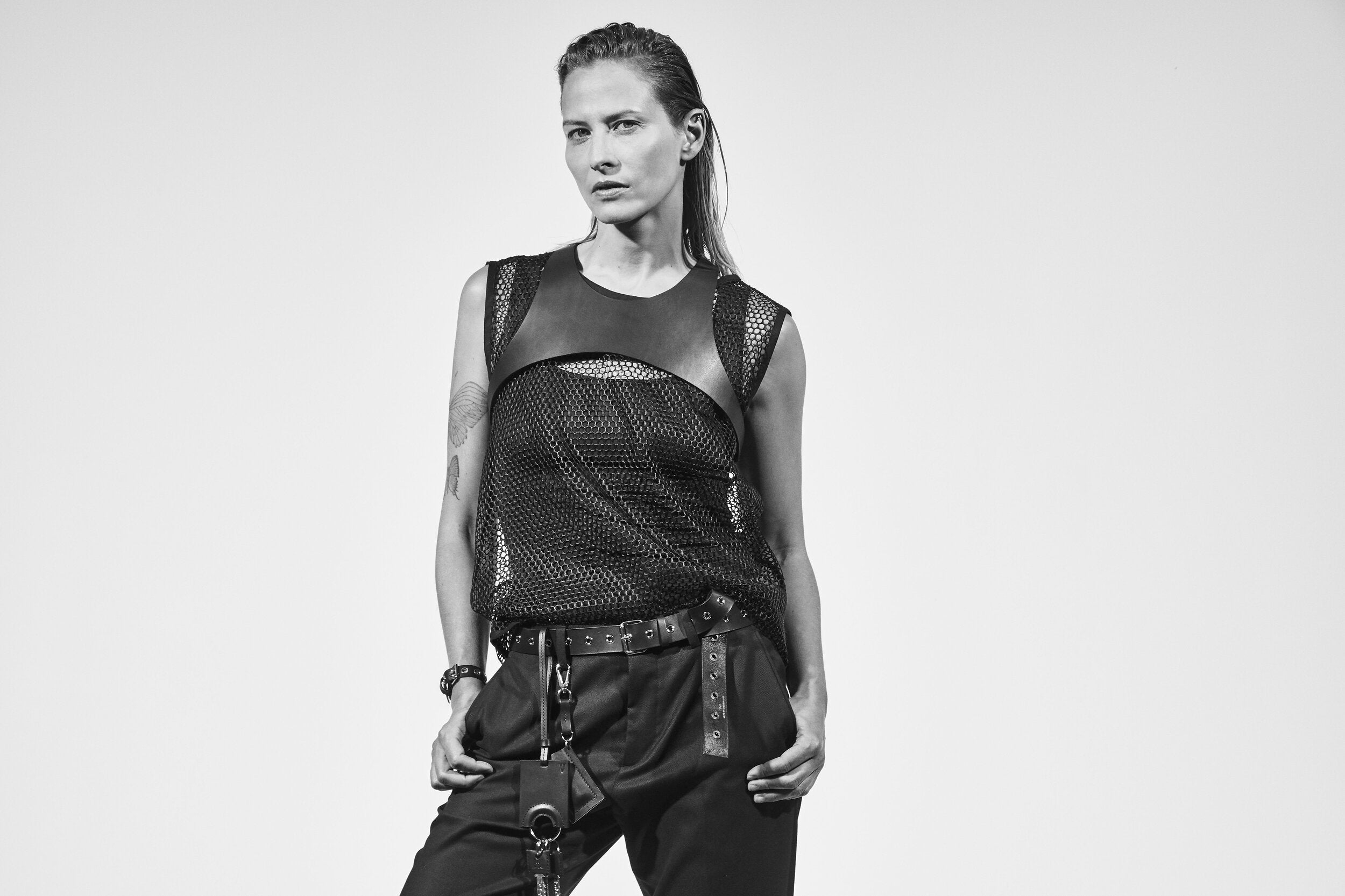 yvy short leather ring key holder attached to belt with keys